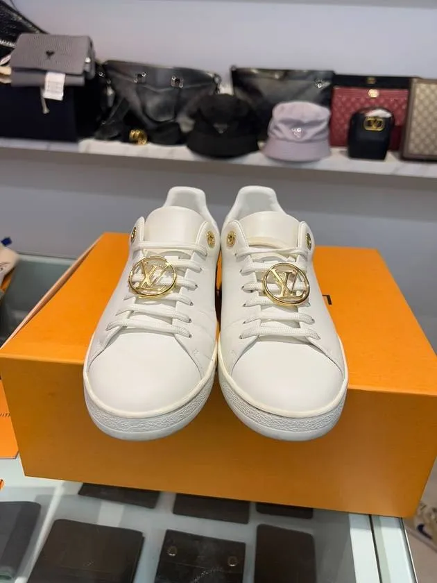 37 Front Row Women Sneakers White