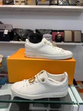 37 Front Row Women Sneakers White