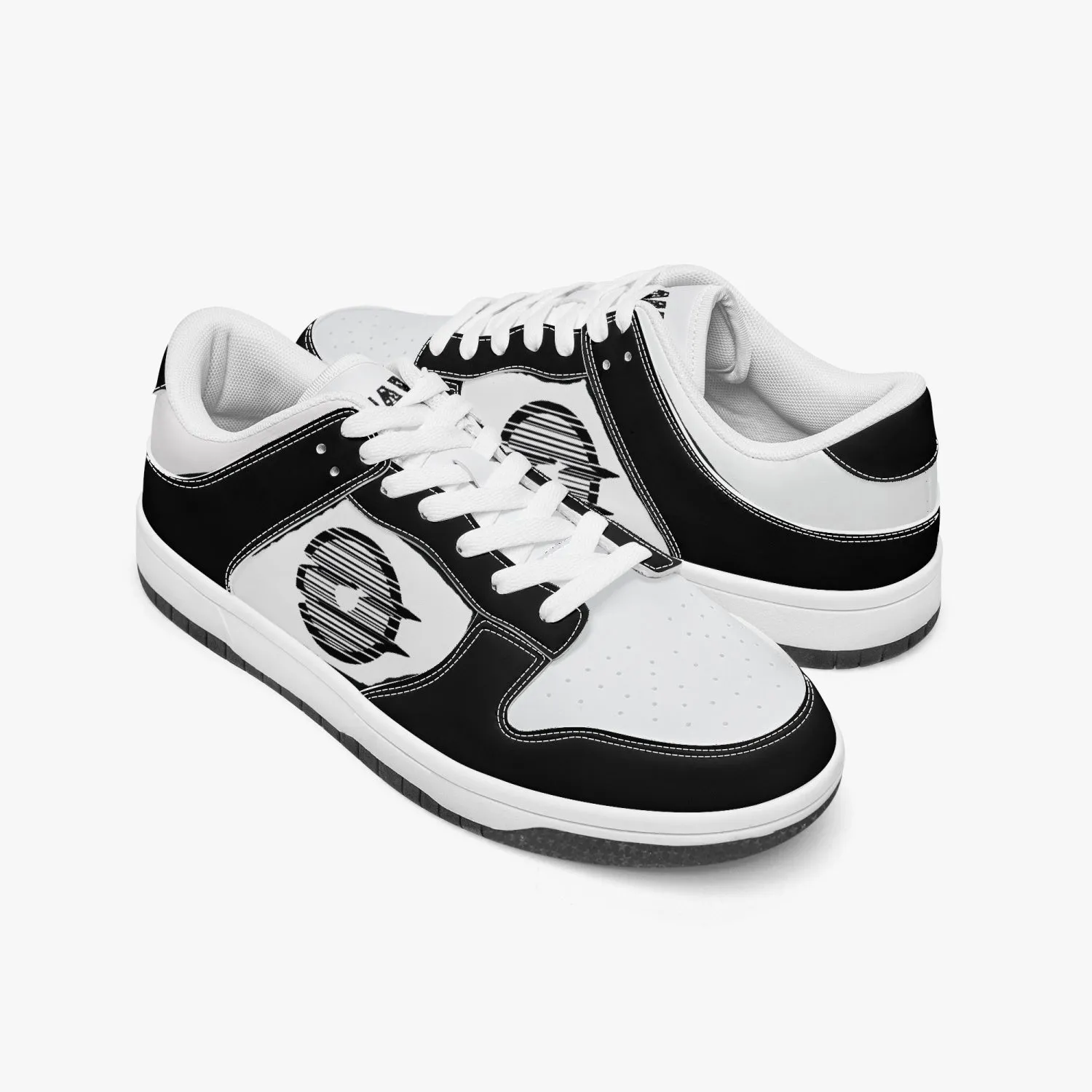 Dunk Stylish Low-Top Leather Sneakers / Black & White