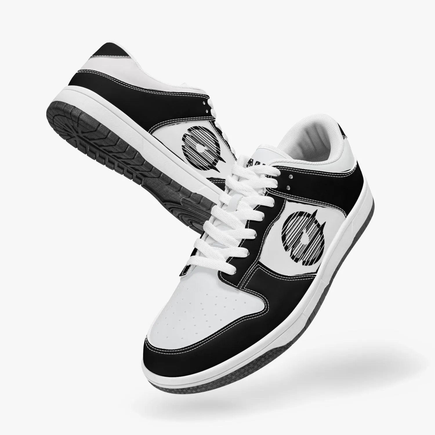 Dunk Stylish Low-Top Leather Sneakers / Black & White