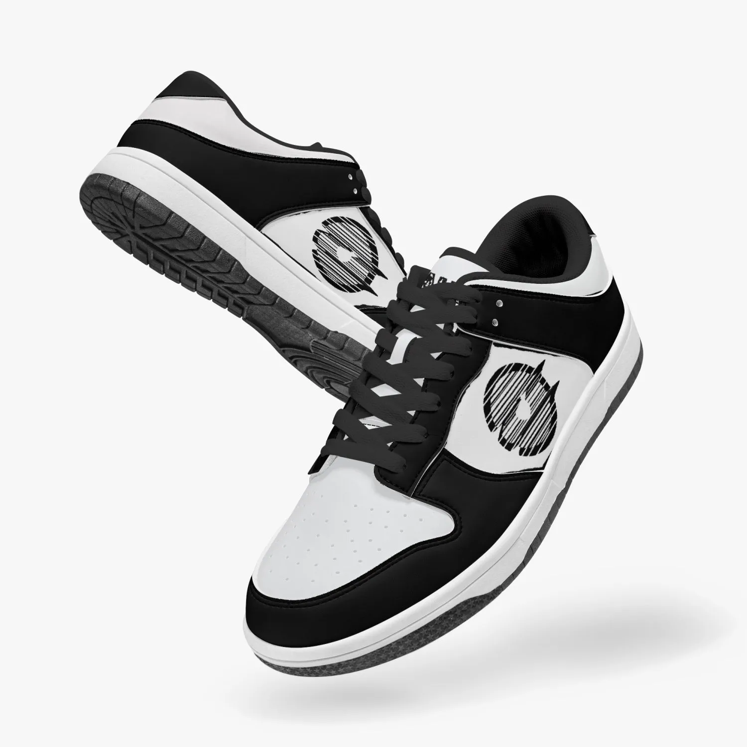 Dunk Stylish Low-Top Leather Sneakers / Black & White